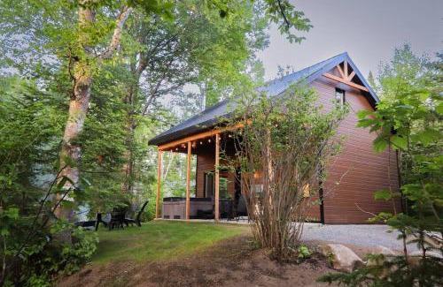 Shannon House | Le Huard - Waterfront Cabin with Spa