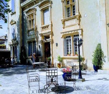Violes Bed & Breakfast | le Mogador château du Martinet