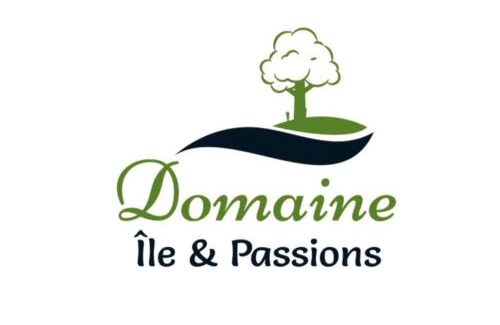 Shannon House | Le Pic-Bois - Waterfront Chalet with Spa