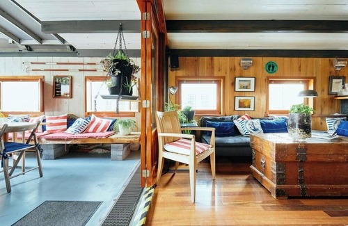 Canary Wharf Boat Rental | Le Sorelle