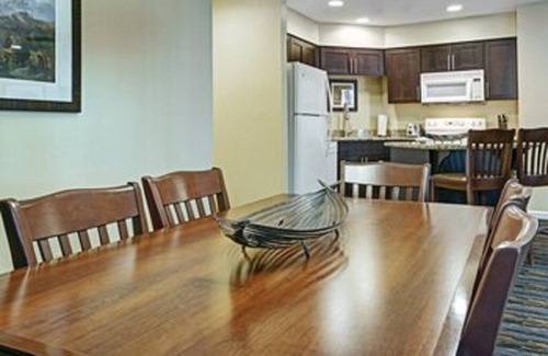 Pinetop Resort | Leave your worries at the door!