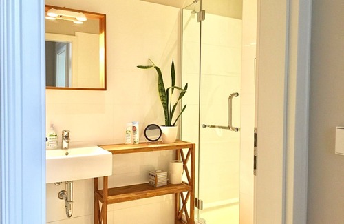Neukoelln Apartment | Legal 140 sqm vacation apartment for up to 10 people