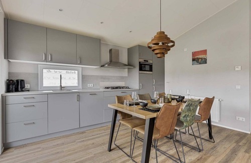 Nieuwerkerk aan den IJssel Ski Chalet | ✓ Leijhoeve at Parc de IJsselhoeve ✓ Holiday home for 6 persons ✓ Located in Nieuwerkerk aan den IJssel (Zuid-Holland) ✓ Holiday park next to the IJssel ✓ Book directly through the park