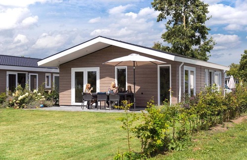 Nieuwerkerk aan den IJssel Ski Chalet | ✓ Leijhoeve at Parc de IJsselhoeve ✓ Holiday home for 6 persons ✓ Located in Nieuwerkerk aan den IJssel (Zuid-Holland) ✓ Holiday park next to the IJssel ✓ Book directly through the park