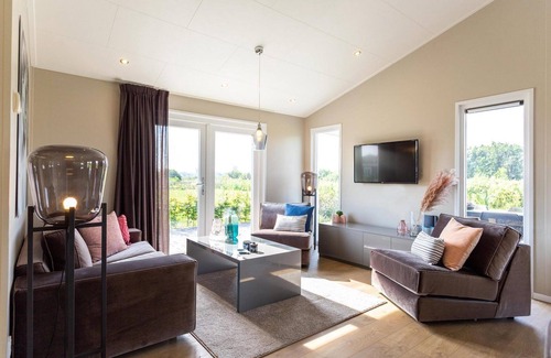 Nieuwerkerk aan den IJssel Ski Chalet | ✓ Leijhoeve at Parc de IJsselhoeve ✓ Holiday home for 4 persons ✓ Located in Nieuwerkerk aan den IJssel (Zuid-Holland) ✓ Holiday park next to the IJssel ✓ Book directly through the park