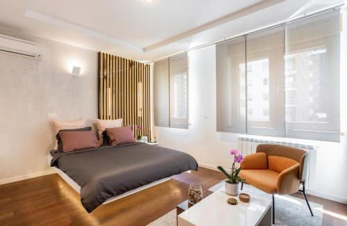 Novi Beograd Apartment | Leo Modern Urban Stay, Self Check-In, Free Garage