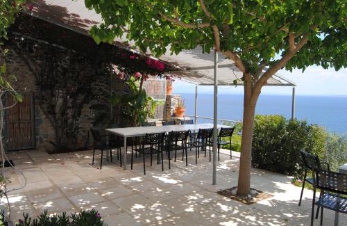 Livadi Villa | LEONIDIONHOUSES - The Ogra House