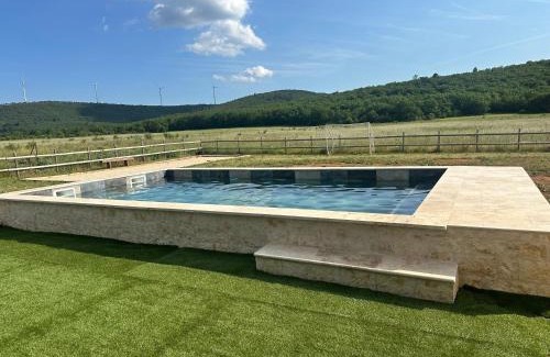 Rians House | Les Bellangers 1 - Piscine et Jacuzzi