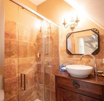 Le Subdray Apartment | Les charpentes des communs du Château du Sollier - Charme Calme Confort Climatisation à 5mn du péage