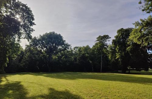 Le Subdray Apartment | Les communs du Château du Sollier - Charme Calme Confort Climatisation à 5mn du péage