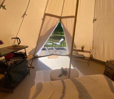 Saint-Leger-sur-Vouzance Other | Les Pichies, Le Tipi d'Adri, Logement insolite