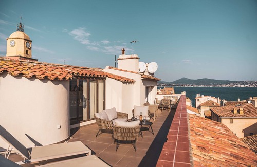 Old Town Apartment | LES REMPARTS, LUXURY APARTMENT WITH SEA VIEW CENTER OF SAINT TROPEZ