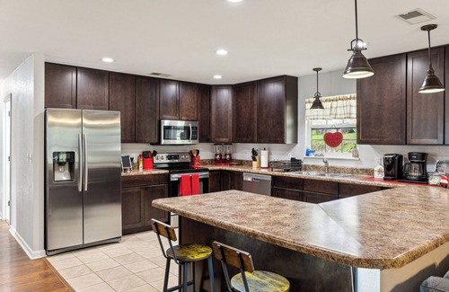Sevierville Cottage | Less than 3 miles to Dollywood swimming pool hot tub tiki bar game room and more