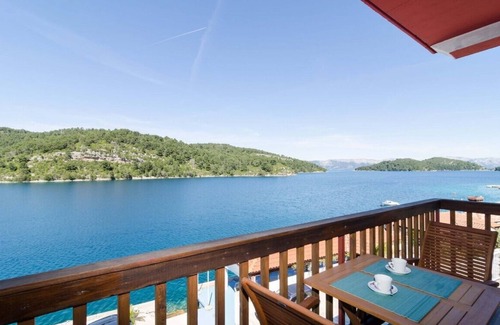 Polace Apartment | Levanat One Bedroom Apartment with Balcony and Sea View