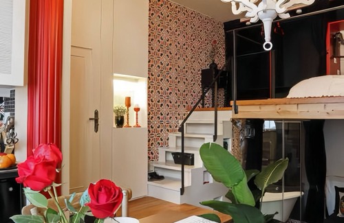 Downtown Shanghai House | Lian's Cozy Cottage next to ShaanXi S. Rd Subway STA nestled in Mid. Huaihai Rd.