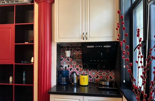 Downtown Shanghai House | Lian's Cozy Cottage next to ShaanXi S. Rd Subway STA nestled in Mid. Huaihai Rd.