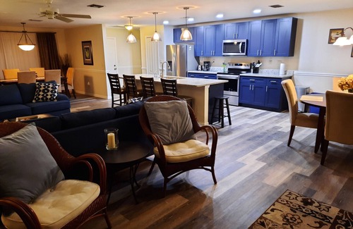 Pelican House | Lifetime Memories *Free WiFi *Private Pool *Grill *Beach & Fishing Supplies *AC