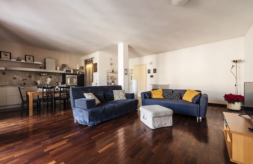 Pisa Apartment | Light and Wood near the Tower