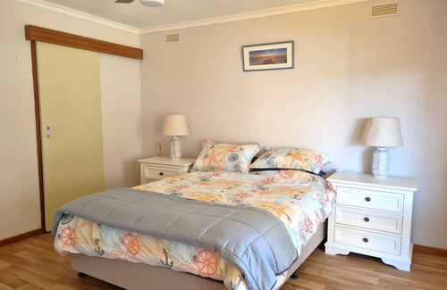 Port Hughes Hotel | Lil Blue Beach House, Port Hughes