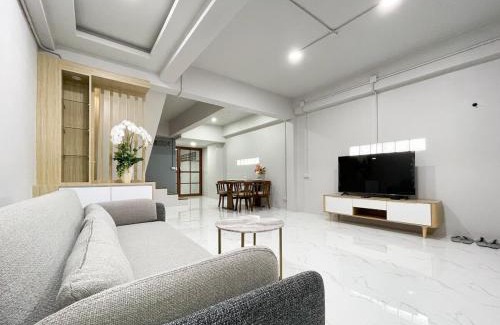 Nuea Khlong Villa | Lilly house near Krabi Airport with Free Airport Shuttle