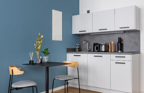 Innenstadt - Sankt Ulrich-Dom Apartment | Limehome Augsburg Annastraße