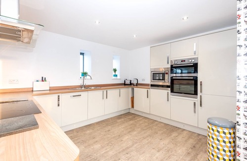 Grange de Lings House | Lincoln 4-Beds, Sleeps 13, Hot Tub & Pet Friendly
