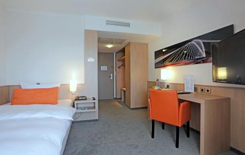 Unterrath Hotel | Lindner Hotel Dusseldorf Airport, part of JdV by Hyatt