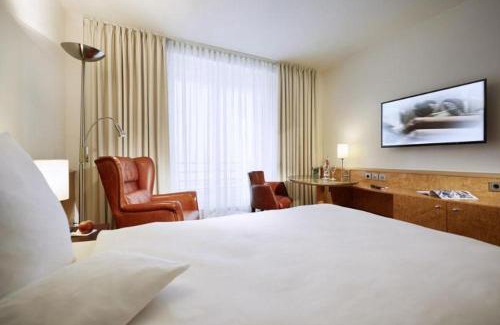 Unterrath Hotel | Lindner Hotel Dusseldorf Airport, part of JdV by Hyatt