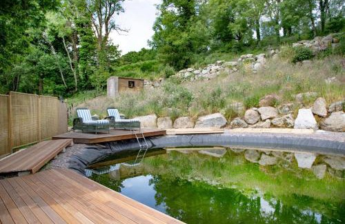 Moretonhampstead House | Linscott Farmhouse - Boutique retreat with hot tub and natural outdoor pool