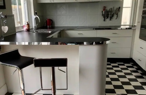 South Yarra Apartment | Little Charmer Sth Yarra, parking permit, delightful, lux kitchen and bathroom