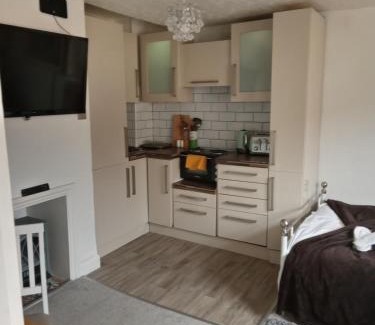 Rochester East Ward Apartment | Little Dorrit Studio flat Rochester ME1 1XZ