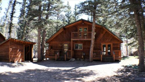 Red River House | Little Elk Horn on the River - Pet Friendly - WiFi - Washer - Dryer - Fireplace - Grill