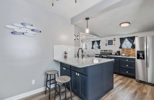 Portage Lakes Cottage | Little Lakefront Getaway on PLX