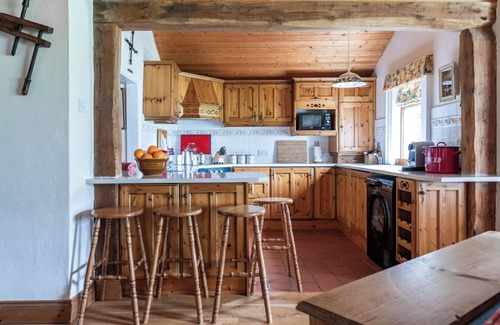 Laytown Cottage | Little Orchard Cottage - sleeps 5 guests in 3 bedrooms