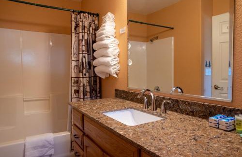 Mariposa Hotel | Little Valley Inn