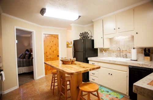 Kerrville House | Live Water! A Spectacular Hill Country Family Retreat with waterfront privacy