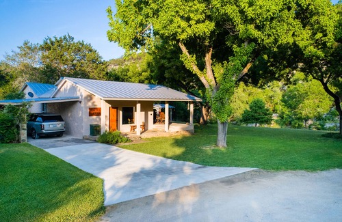 Kerrville House | Live Water! A Spectacular Hill Country Family Retreat with waterfront privacy