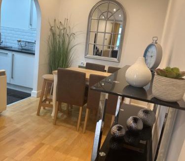 Vauxhall Apartment | Liverpool River View City 2 Bedroom apartment, FREE parking