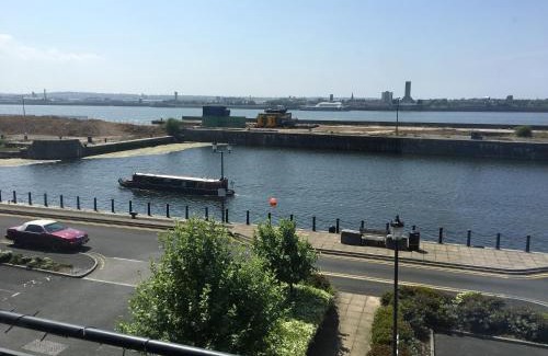 Vauxhall Apartment | Liverpool River View City 2 Bedroom apartment, FREE parking