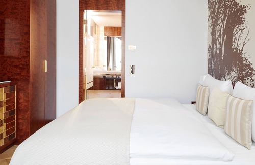 Dusseldorf Old Town Hotel | Living Hotel De Medici
