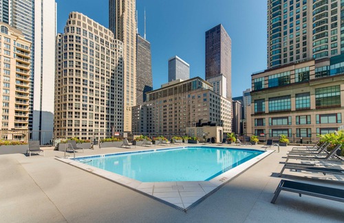 Near North Side Condo | LOCATION! 2b/2b Condo, 51st Floor AMAZING Views, Pool and other Amenities!