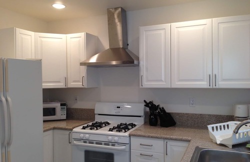 Mission Beach Cottage | Location location! Adorable + Affordable n1-bedroom cottage in the heart of MB!