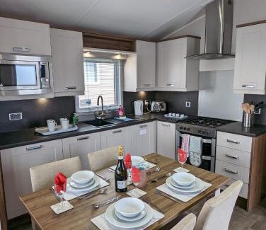 Weymouth Resort | LOCATION LOCATION Beautiful Modern Frontline Caravan Haven Littlesea Weymouth