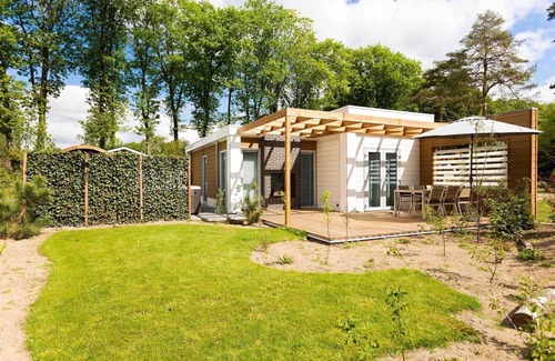 Lageweg Ski Chalet | ✓ Lodge Royall at Parc de IJsselhoeve ✓ Holiday home for 4 persons ✓ Located in Nieuwerkerk aan den IJssel (Zuid-Holland) ✓ Holiday park next to the IJssel ✓ Book directly through the park