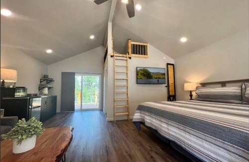Fruitdale Apartment | Loft Cabin 2 - Rogue River Resort