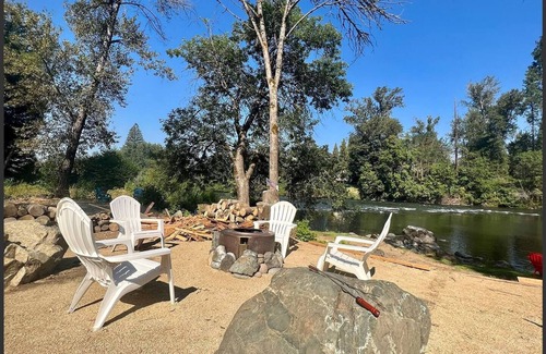 Grants Pass Cabin | Loft Cabin 2 - Rogue River Resort