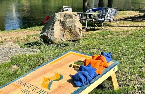 Grants Pass Cabin | Loft Cabin 2 - Rogue River Resort