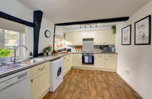 Henley-in-Arden Cottage | Loft Cottage - 2 Bed Tudor Retreat Near Stratford-upon-avon, Warwick & Solihull