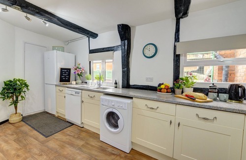 Henley-in-Arden Cottage | Loft Cottage - 2 Bed Tudor Retreat Near Stratford-upon-avon, Warwick & Solihull