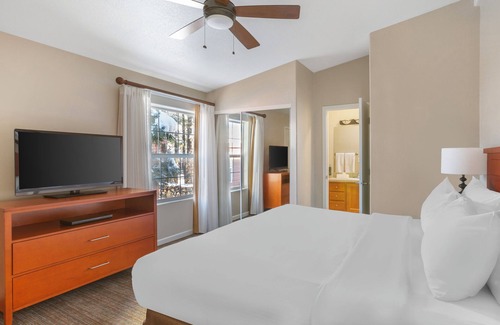 Pinetop Resort | Log Cabin Accommodations Surrounded by Nature, On-Site Activities